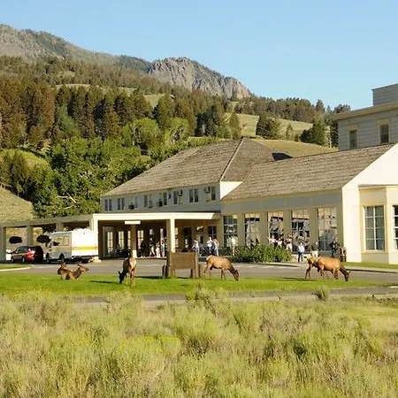 Hotel Mammoth Hot Springs